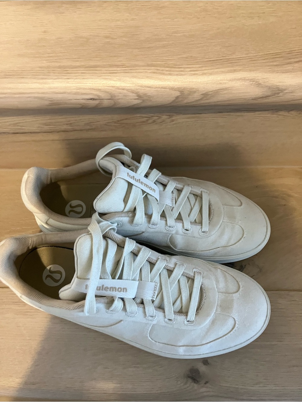 lululemon athletica women’s Low-Top Sneakers in Off-White with Beige Trim - Picture 4 of 4